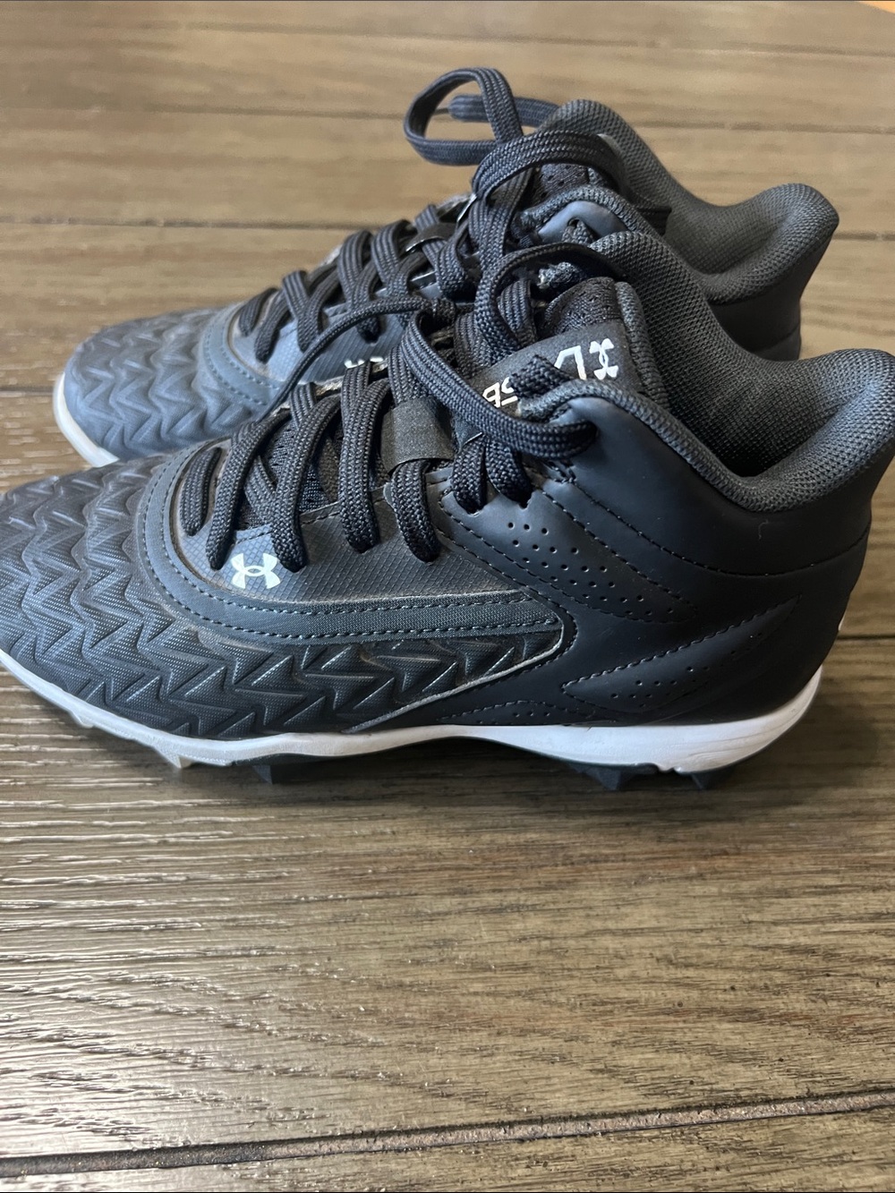Under Armour Gray and White Youth Baseball Cleats